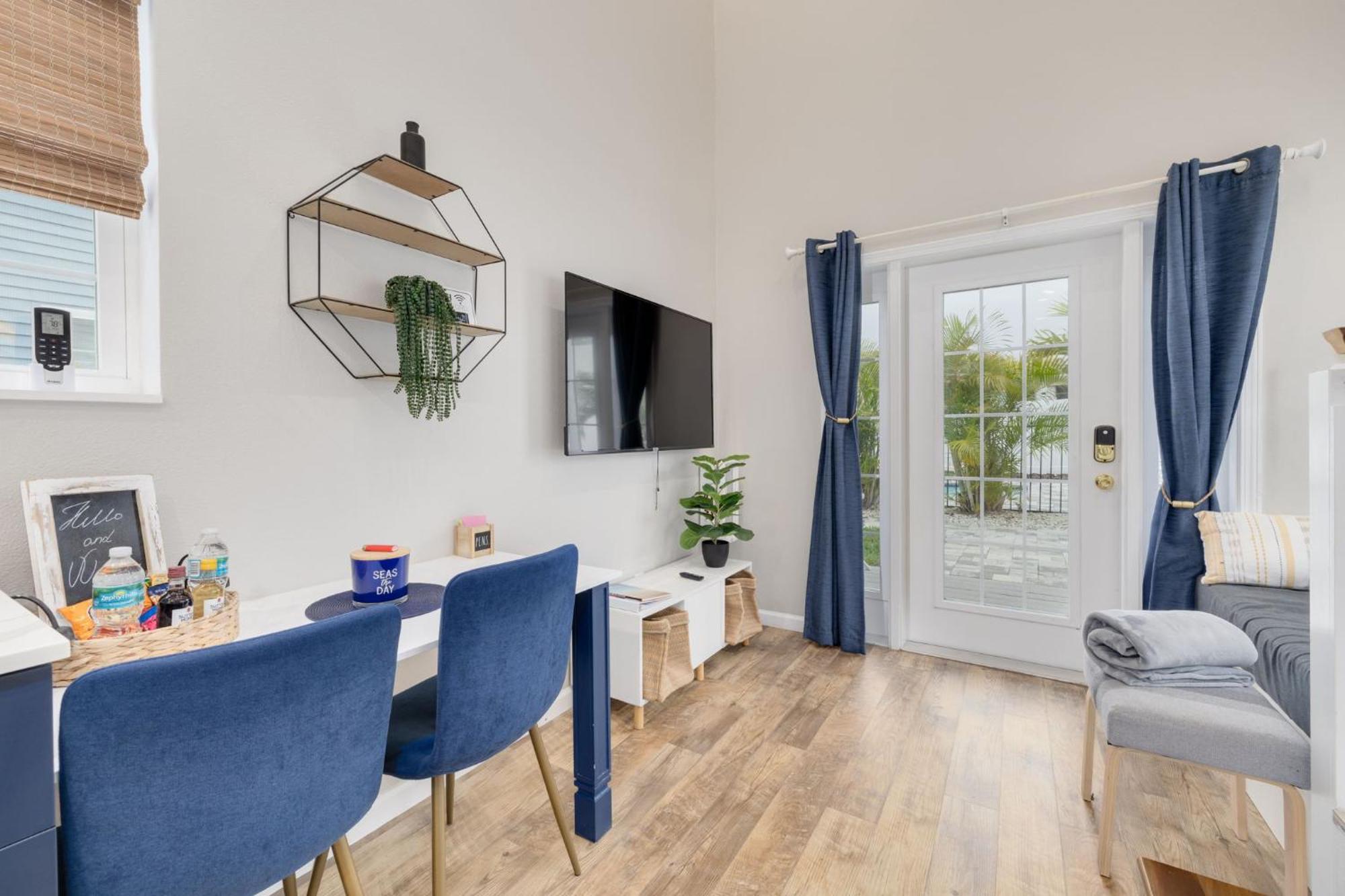 Shelly - Cozy 1 Bedroom Tiny Home With Pool Dunedin Bagian luar foto